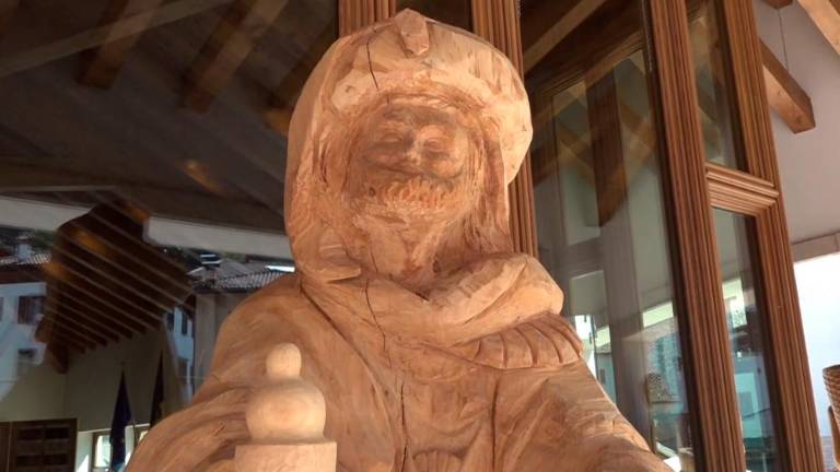 Na Trgu sv. Petra furlanske jaslice pod jelko iz Abrucev