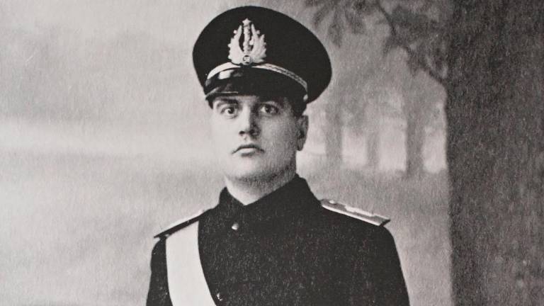 Bil je strasten zbiratelj orožja in pacifist