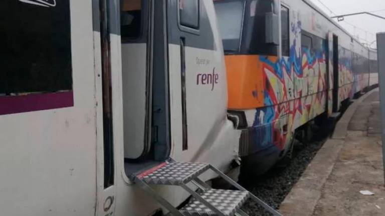 V trčenju vlakov pri Barceloni poškodovanih več kot 150 ljudi