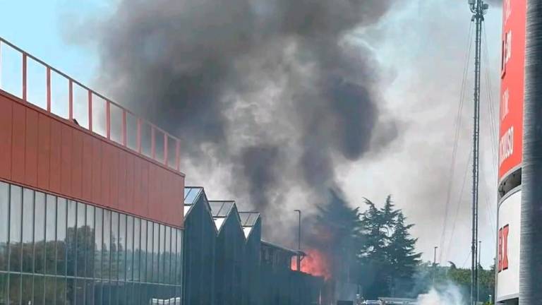 Gorelo tudi pri trgovini OBI v Novi Gorici