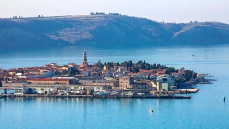 V Izoli z novim odlokom uvajajo turistično takso tudi za potniške ladje