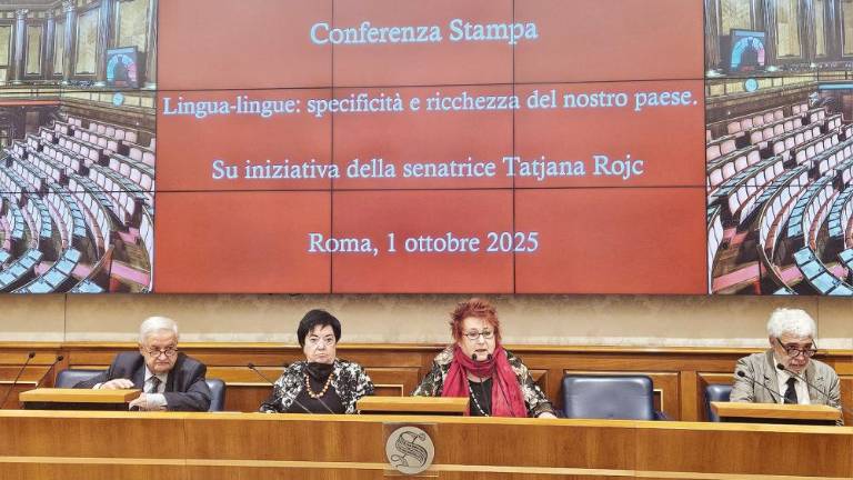 »Manjšinski jeziki in narečja naj bodo prisotni v učnih načrtih vseh italijanskih šol«