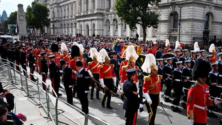 V Londonu poteka zadnje slovo od kraljice Elizabete II.
