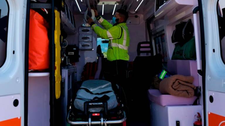 Trčila avtomobil in reševalno vozilo