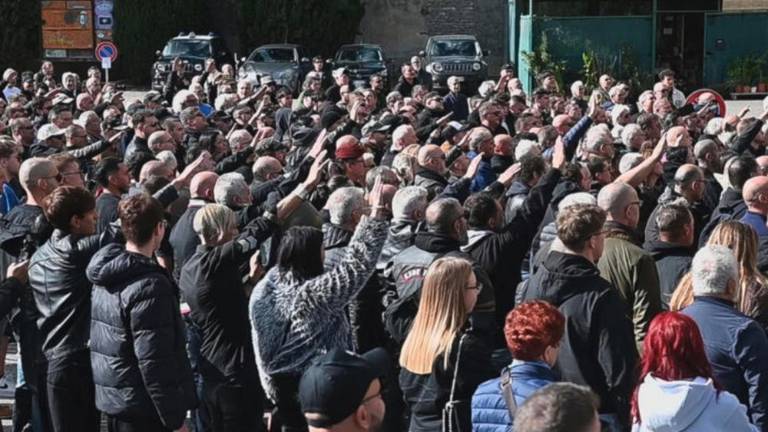 Zaporna kazen zaradi iztegnjene desnice