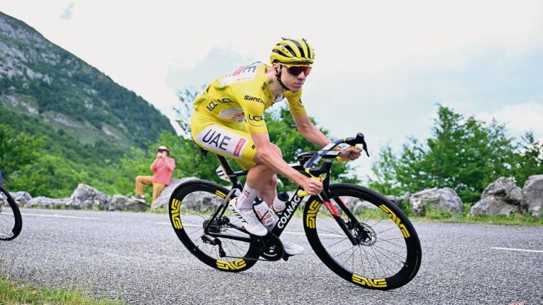 Pogačar še naprej na vrhu, Roglič zdrsnil na peto mesto