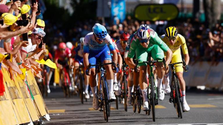 Pogačar tretji za Van Aertom in Matthewsom