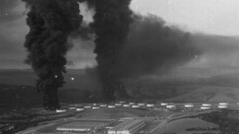 Pred 50 leti goreli naftni rezervoarji v Dolini