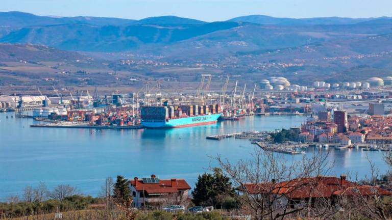 Sirena ob zori prebudila prebivalce Kopra (video)