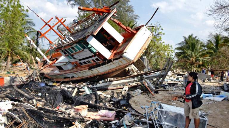 Spominjajo se cunamija, ki je terjal 230.000 življenj (fotO)