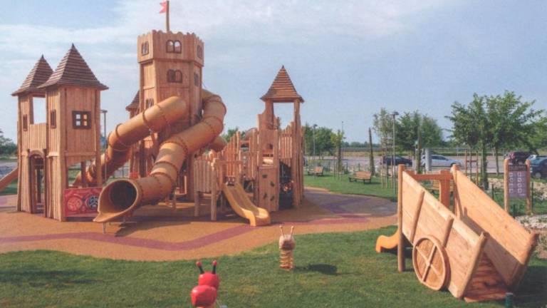 V otroških igralih preveč železa in plastike