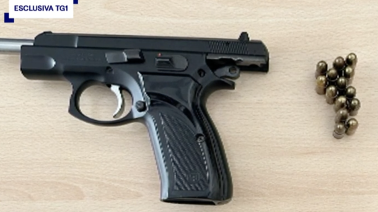 Pištola menda le ni bila za papeža