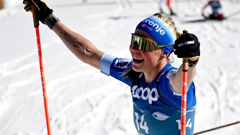 Anamarija Lampič na stopničkah v Lenzerheideju