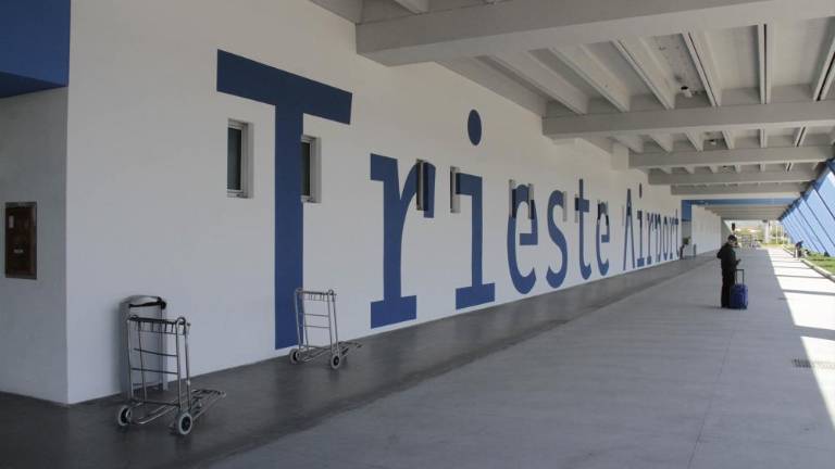 Na letališču v Ronkah premalo zaposlenih za velik porast potnikov