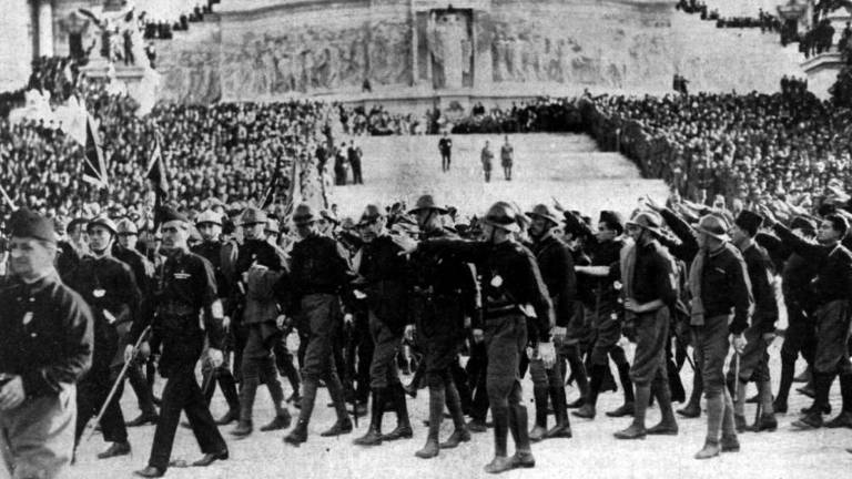 Pred stoletjem so črnosrajčniki krenili proti Rimu: v sobotnem Primorskem dnevniku priloga