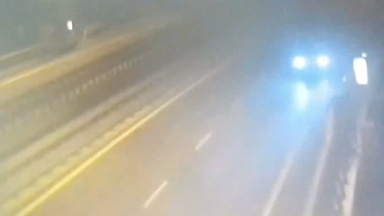 Na avtocesti vinjen vozil v napačni smeri in obnemogel za volanom