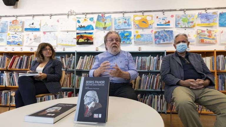 Zbornik, ki povezuje obe duši Trsta