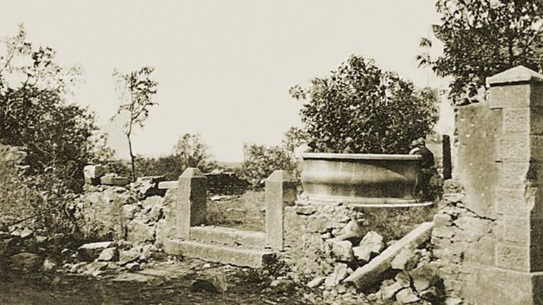 H gradnji komunske štirne je prispeval sam cesar