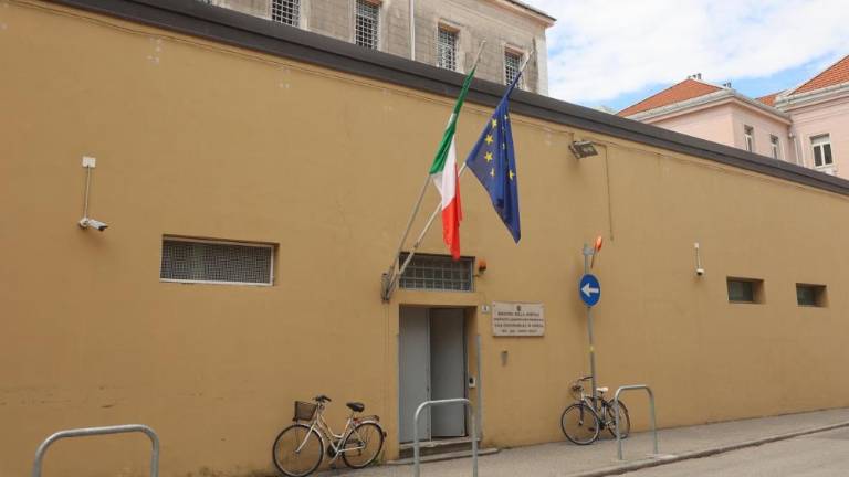 Trije mladeniči oropali sovrstnika