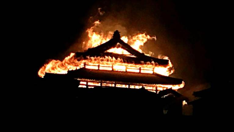 Požar uničil znameniti grad Shuri na Okinawi (foto)
