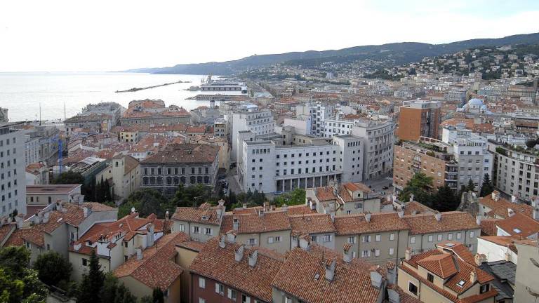 Trst ostaja mesto z največ okužbami