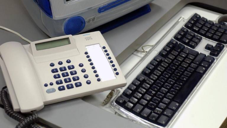 Telefoni spet brnijo