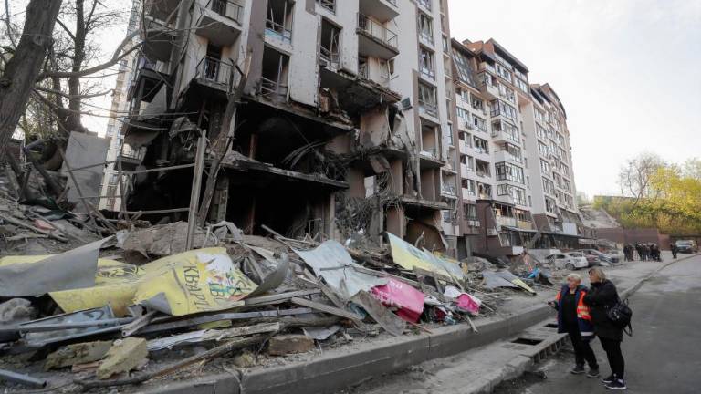 Ruske sile nadaljujejo ofenzivo na jugu in vzhodu Ukrajine