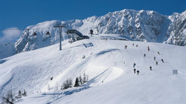 V zraku so lebdeli 78 minut