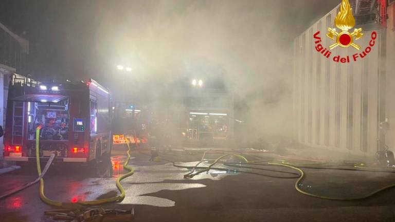 V industrijski coni gorelo skladišče