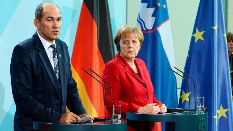 Angela Merkel bo danes telefonirala Janši