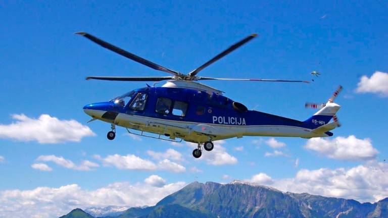 Pohodnik obtičal pri Krnskih jezerih