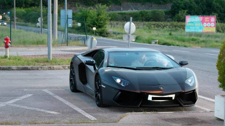 Na Dragonji vozniku zasegli lamborghini