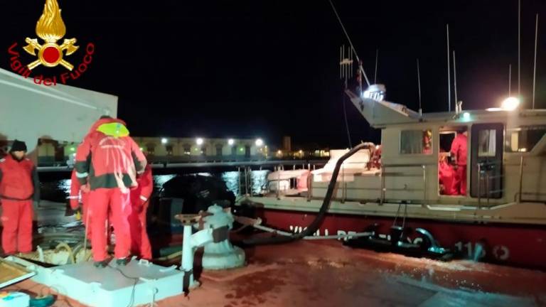 Gasilci ponoči preprečili potopitev Ursusa