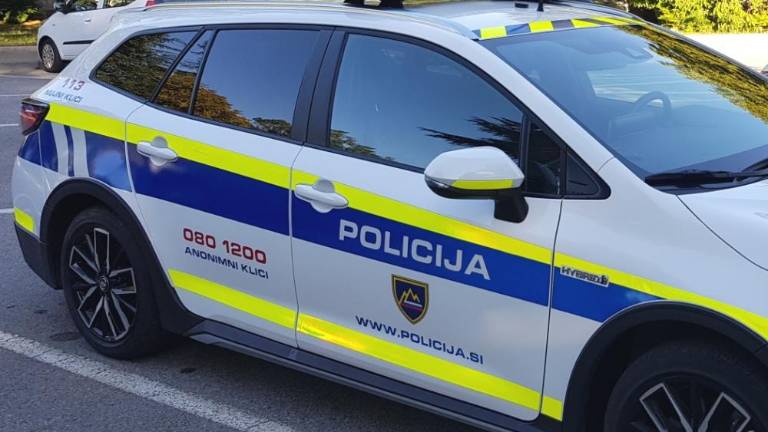 Policist rešil 88-letno voznico