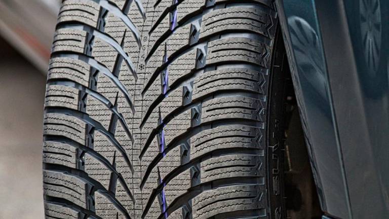 Od danes obvezna zimska oprema na vozilih