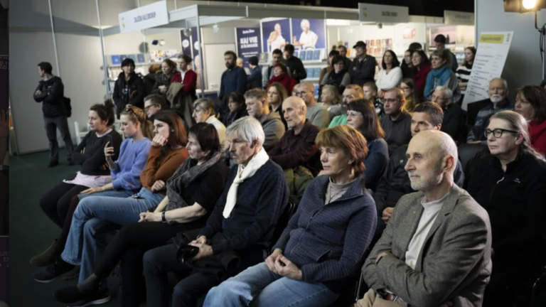 Deseterica, ki se poteguje za naziv knjige leta