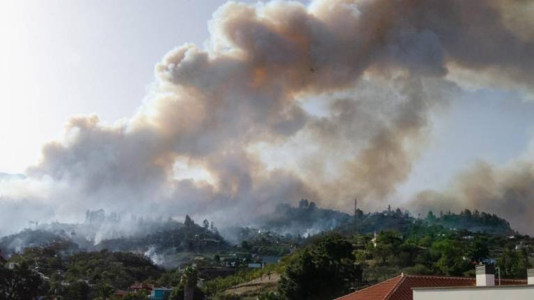 Zaradi požara so evakuirali 500 ljudi na otoku La Palma