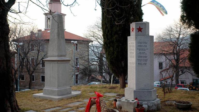 Pohod po pomnikih NOB v Bregu