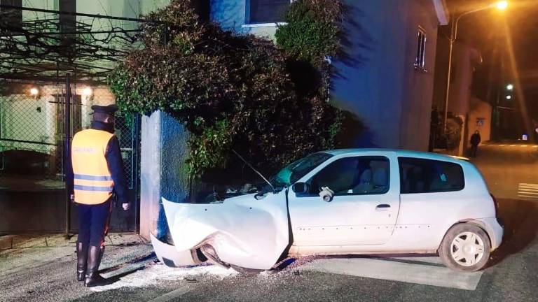 V Gabrovcu silovito trčil v zid