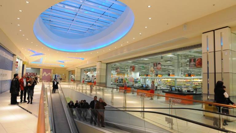 Po cepivo v nakupovalno središče Montedoro