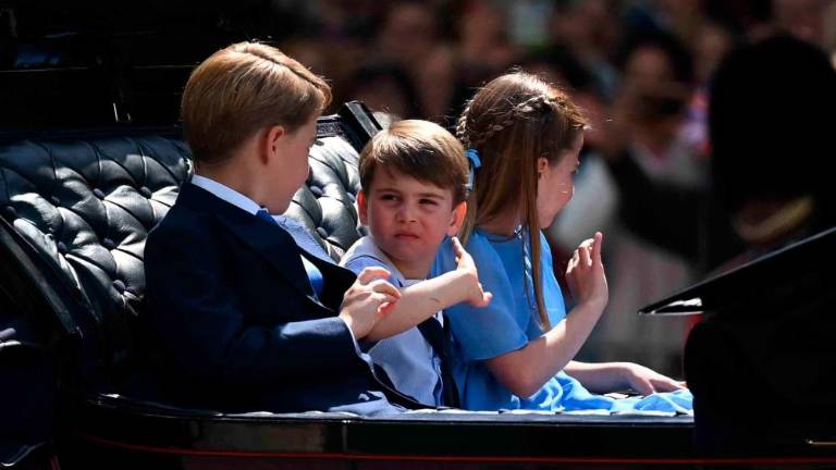 V Londonu se je začelo praznovanje ob jubileju kraljice Elizabete (foto)