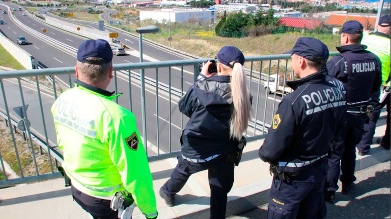 Slovenska policija ta teden poostreno nadzira prehitre voznike