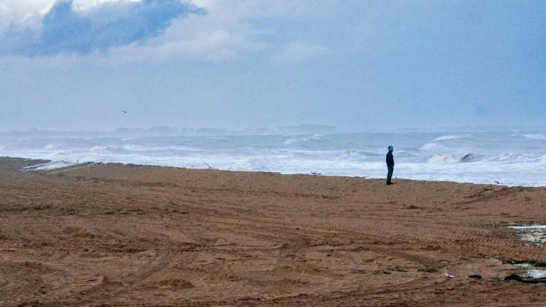 Podivjano morje poškodovalo plaže (FOTO in VIDEO)