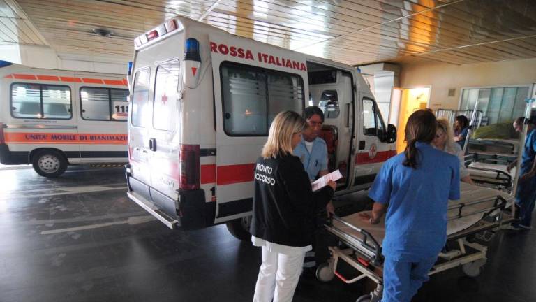 Tržaška urgenca na kolenih zaradi gripe in covida-19