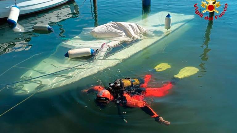 Gasilci potapljači posredovali v Pancanskem zalivu (foto)