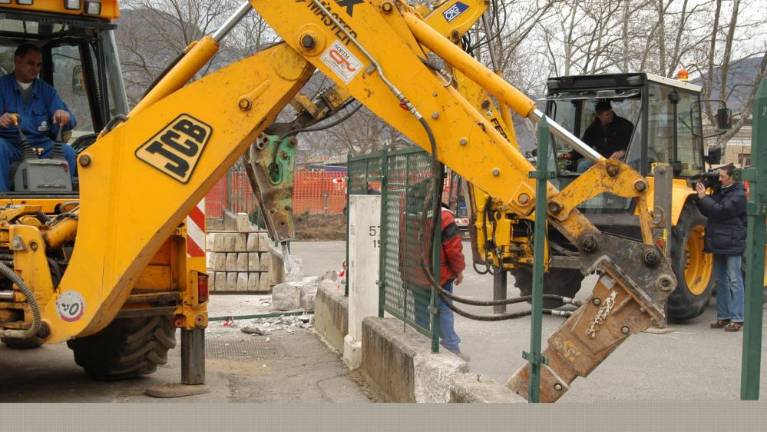 Pred natanko dvajsetimi leti so s trga odstranili ograjo