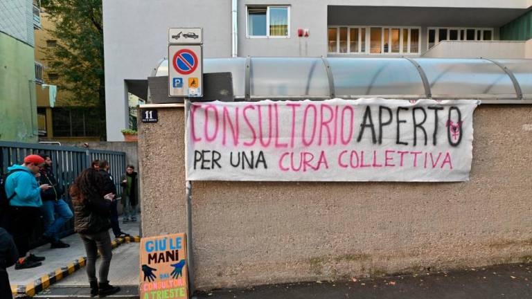 Aktivistke bodo prespale v družinski posvetovalnici (VIDEO)