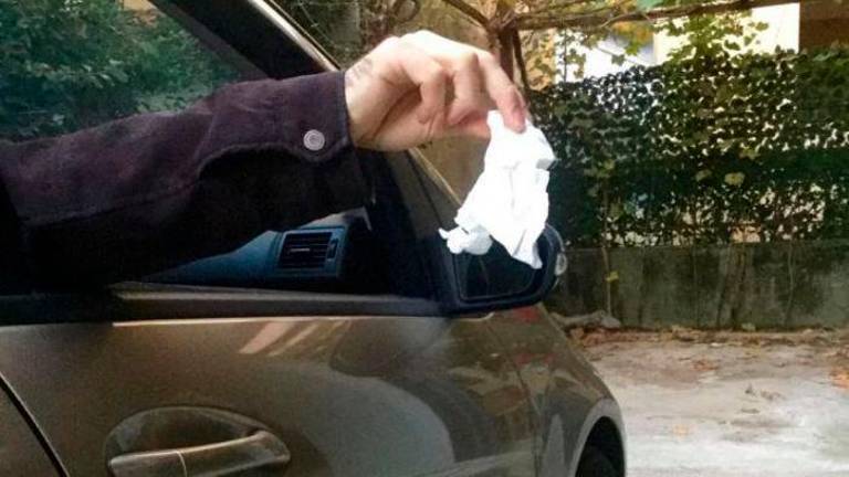 V Italiji za metanje smeti iz avta odslej tudi več tisoč evrov kazni