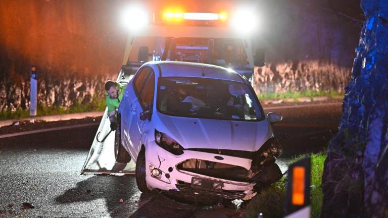 Pri izvozu za Prosek trčil v skalo