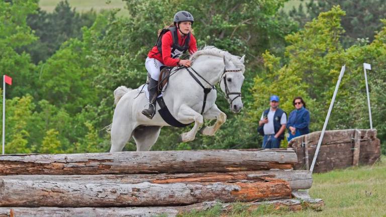 Jahači in njihovi konji močnejši od burje in dežja
